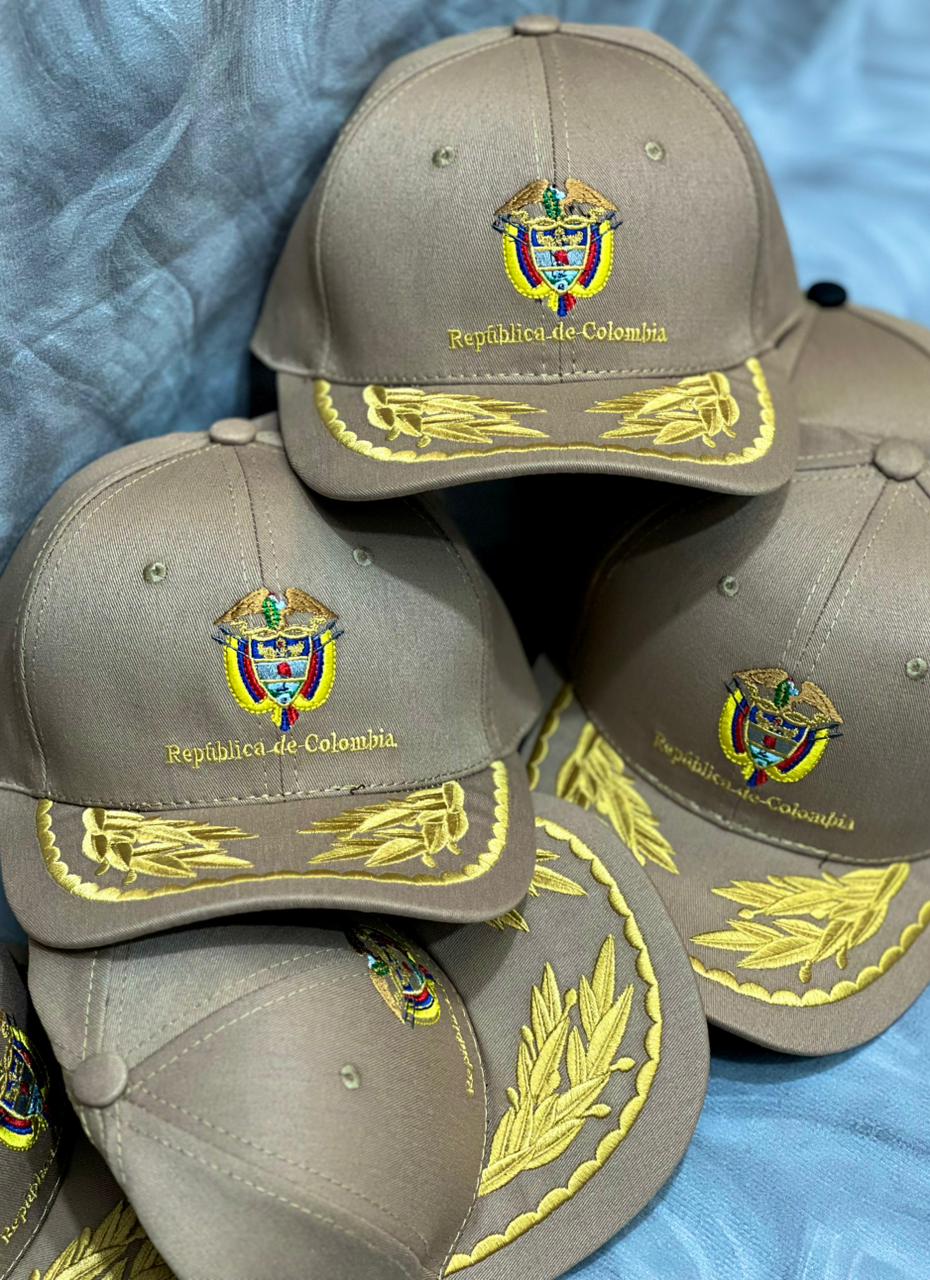 Vista 2 de Gorra Colombia Dios y Patria - COLOR: Negro